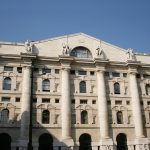 L’effetto scudo anti-spread non basta: ancora pesanti ribassi a Piazza Affari, male i bancari