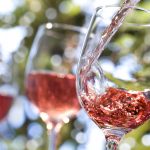 Bianco o rosso? Quest’estate gli italiani preferiscono il vino rosé