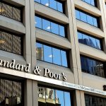 S&P rivede al ribasso l’outlook dell’Italia, spread in rialzo sopra i 240 punti base
