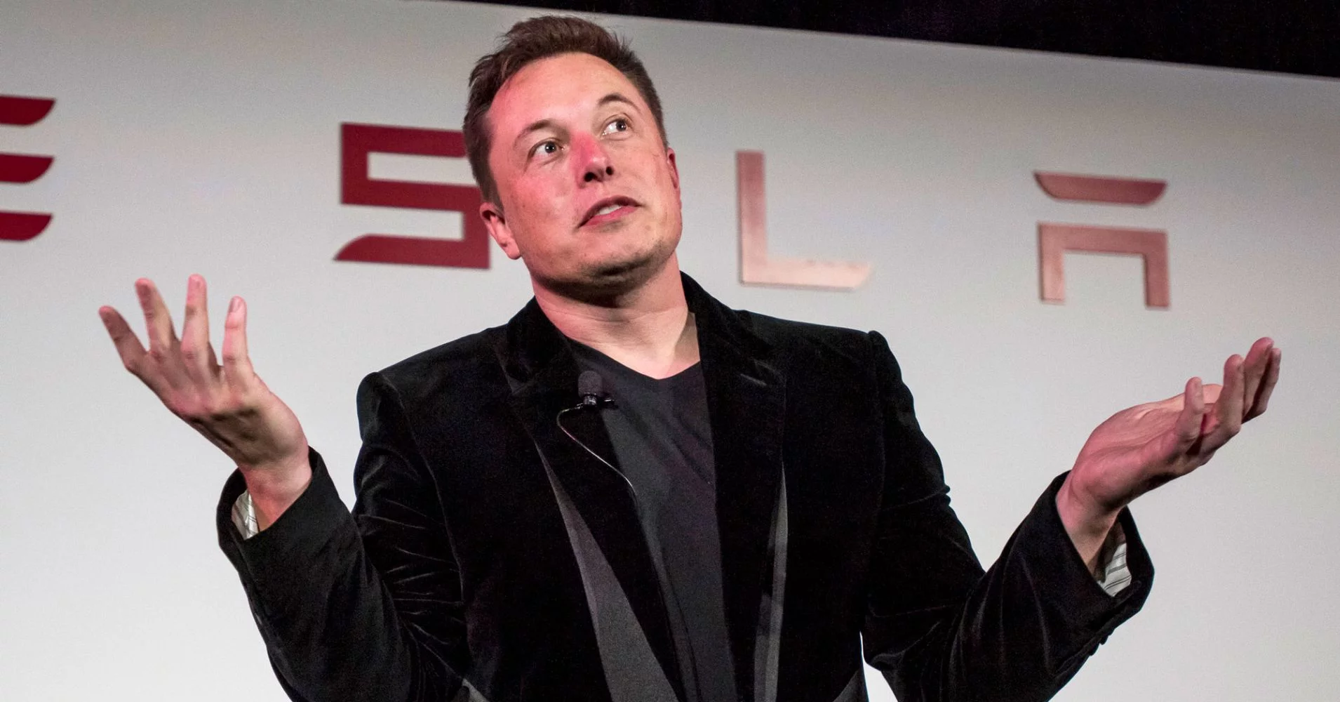 Musk vende azioni Tesla per quasi 7 miliardi