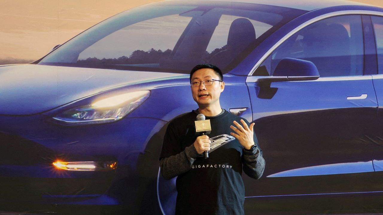financialounge -  Elon Musk finanza Tesla Tom Zhu