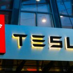 Tesla vola a Wall Street dopo conti record