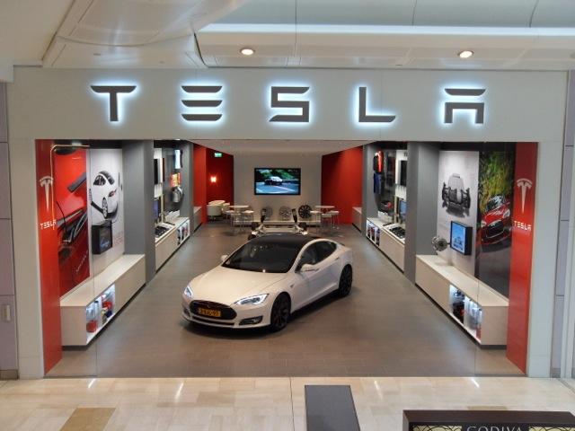 Tesla, cresce l'attesa per i conti 2024 previsti in ribasso