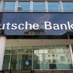 Inizio settimana con Deutsche Bank che rimbalza e guida ripresa dei titoli bancari