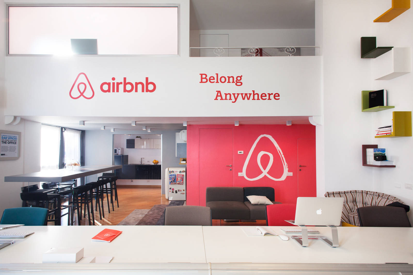 financialounge -  Airbnb asos mercati sunday view