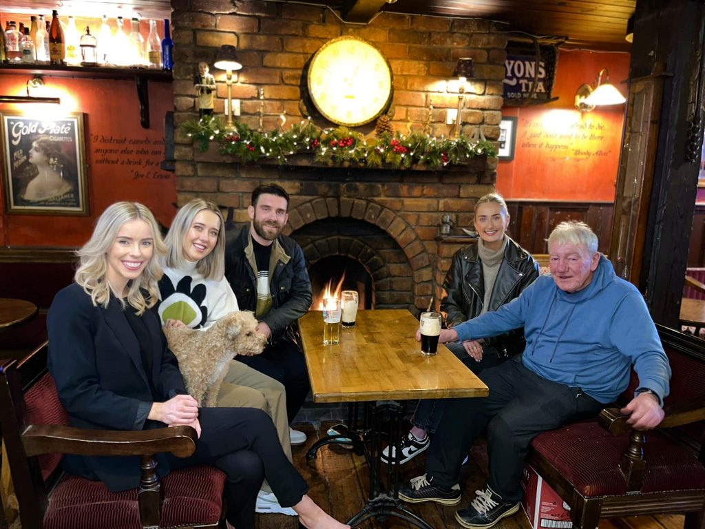 financialounge -  auguri di Natale Charlie's Bar christmas Enniskillen John Lewis natale spot di natale