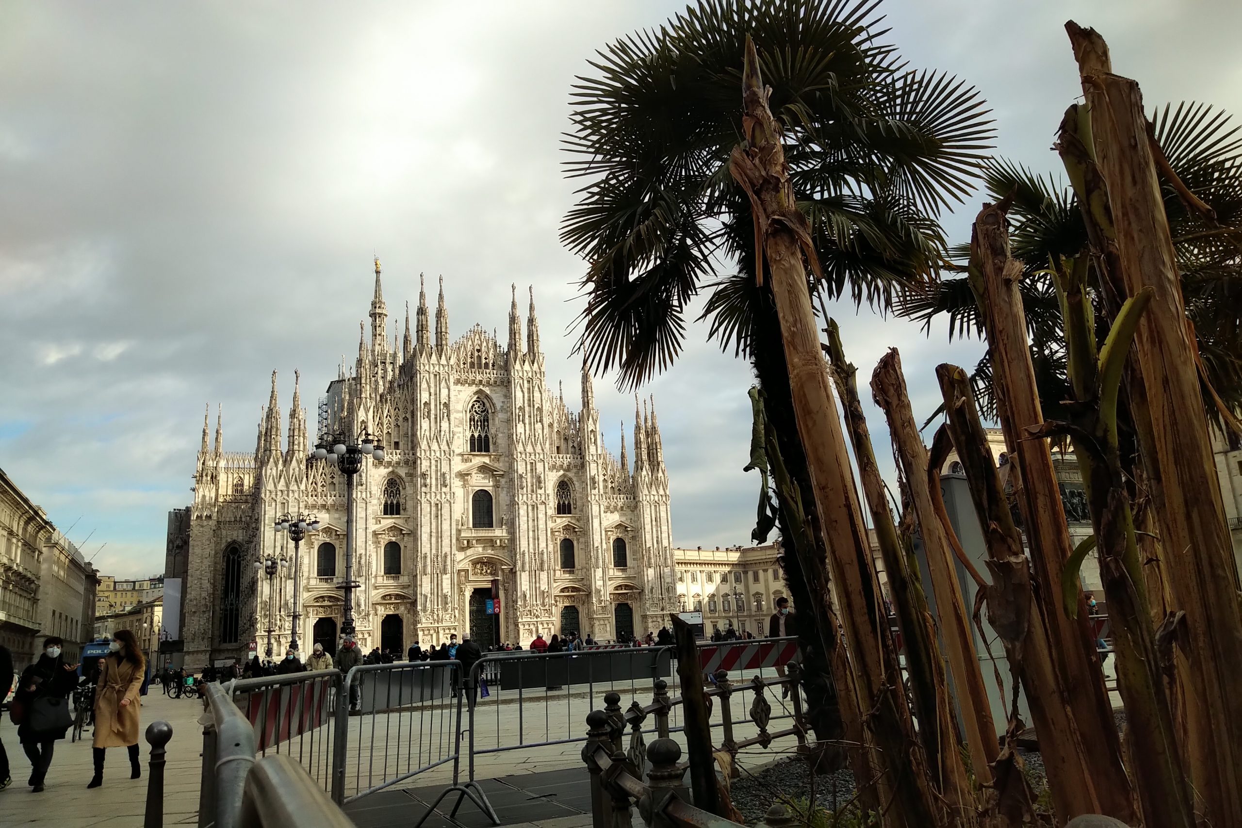 financialounge -  Duomo milano Mood Starbucks Zegna