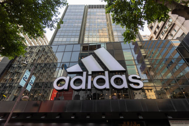 Adidas quintuplica l'utile nel quarto trimestre dopo la liquidazione delle Yeezy di Kanye West