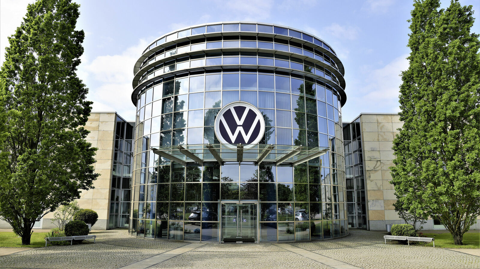 Volkswagen vuole chiudere tre fabbriche in Germania e tagliare gli stipendi del 10