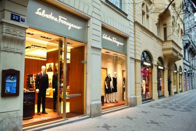 financialounge -  Ferragamo lusso mercati Prada