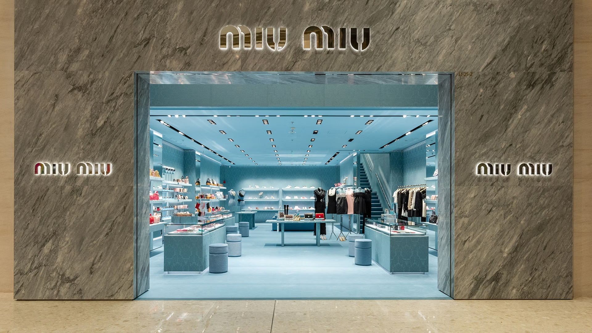 financialounge -  miumiu Prada