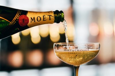 financialounge -  Bernard Arnault champagne dazi Hennessy Cognac liquori LVMH Moet & Chandon Veuve Clicquot vini