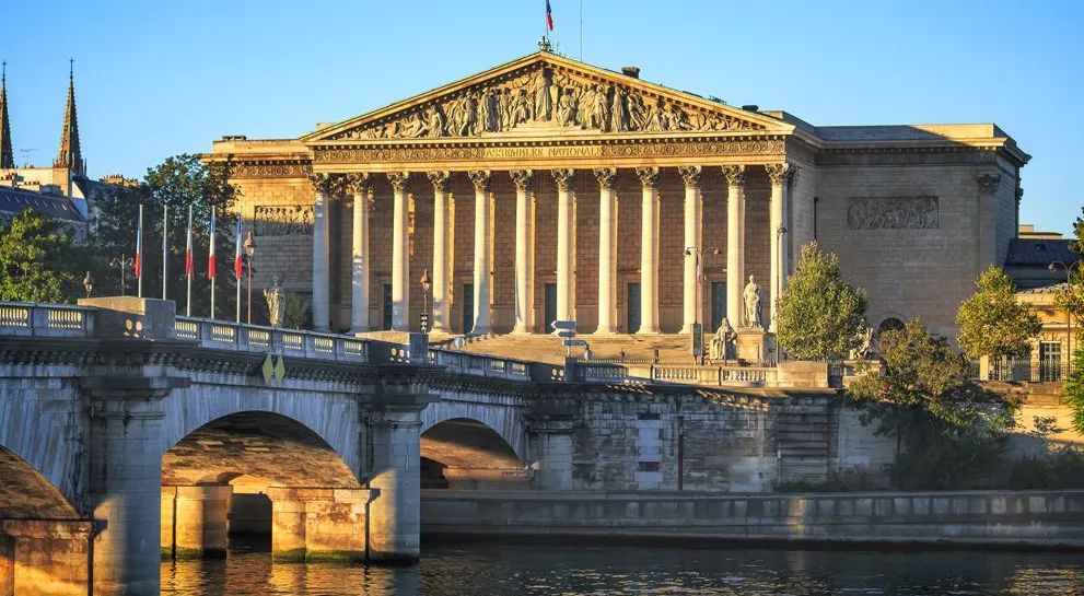 financialounge - BNP Paribas Borsa di Parigi Cac 40 Crédit Agricole Francois Bayrou Palazzo Borbone Societé Generale